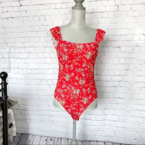 SOCIALITE Red Floral Flutter Sleeve Bodysuit - Picture 7 of 12